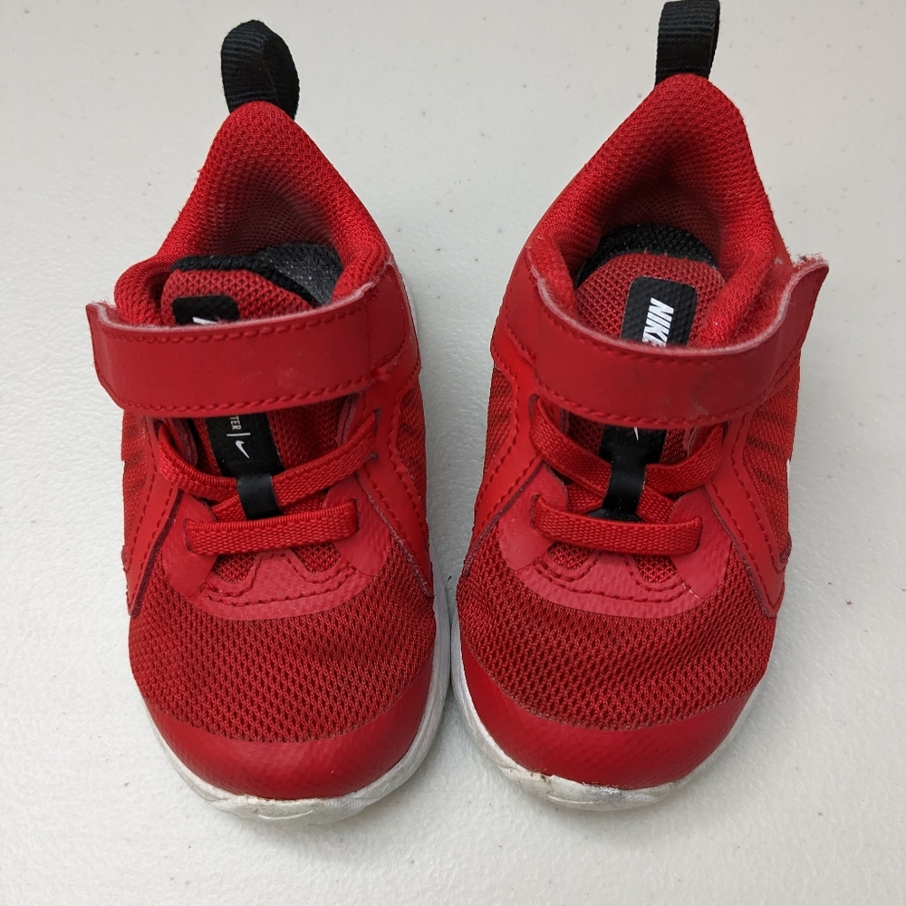 Little Boys fire engine red Nike hook & loop (Velcro)sneakers. SZ 4C.DOWNSHIFTER